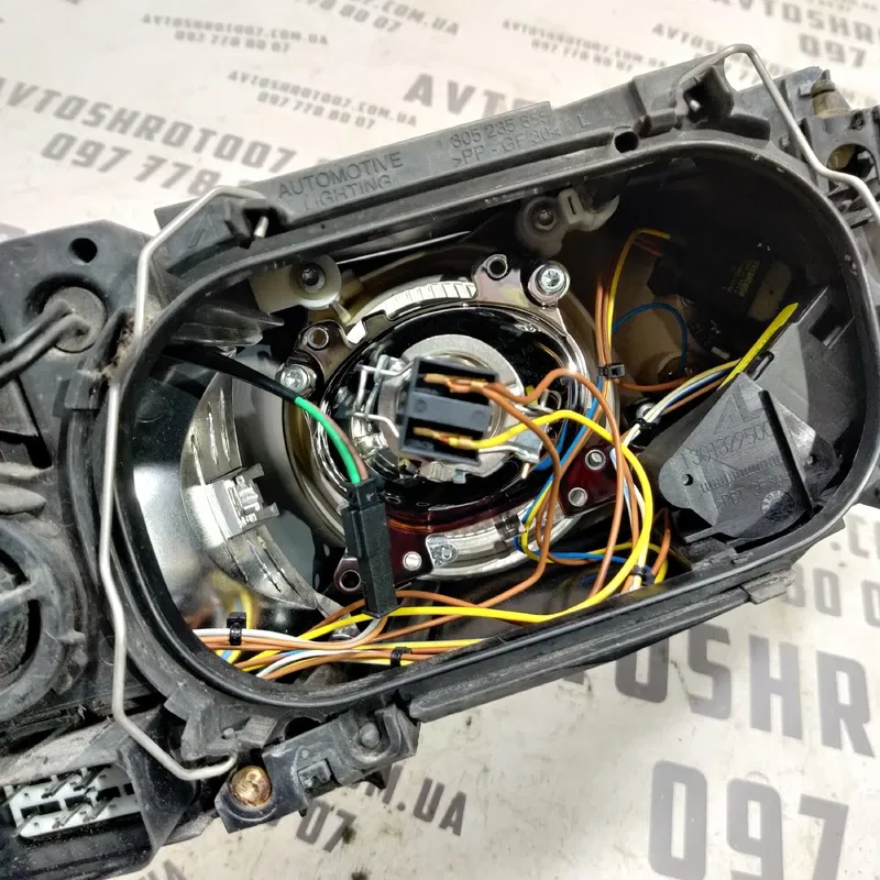 Фара Volvo V50 (04-12) 2.0 Дизель передня ліва OEM 30698885