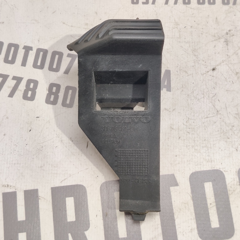 Кронштейн бампера Volvo V50 04-12 2.0D перед лів 30678481