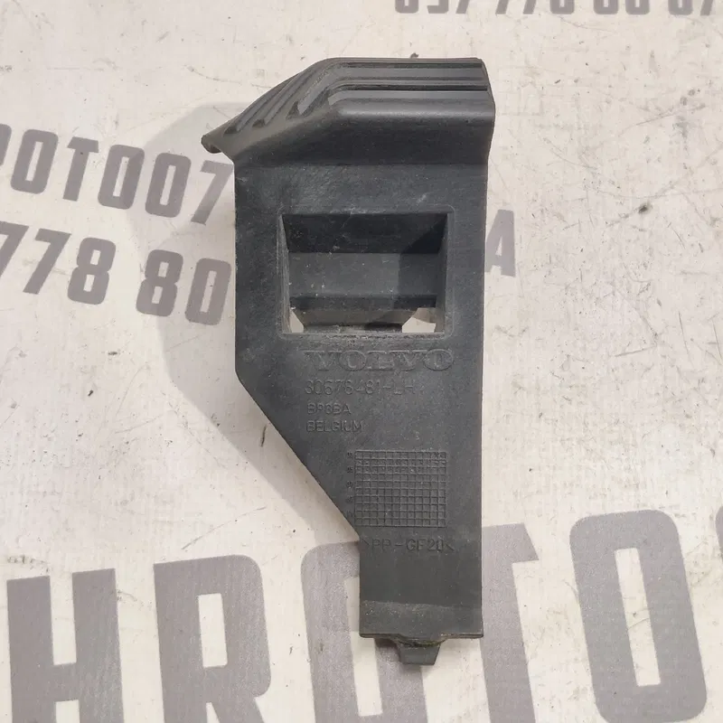 Кронштейн бампера Volvo V50 04-12 2.0D перед лів 30678481