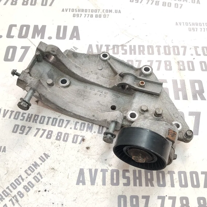 Кронштейн генератора Volvo V50 (04-12) 2.0D прав. 9650034280