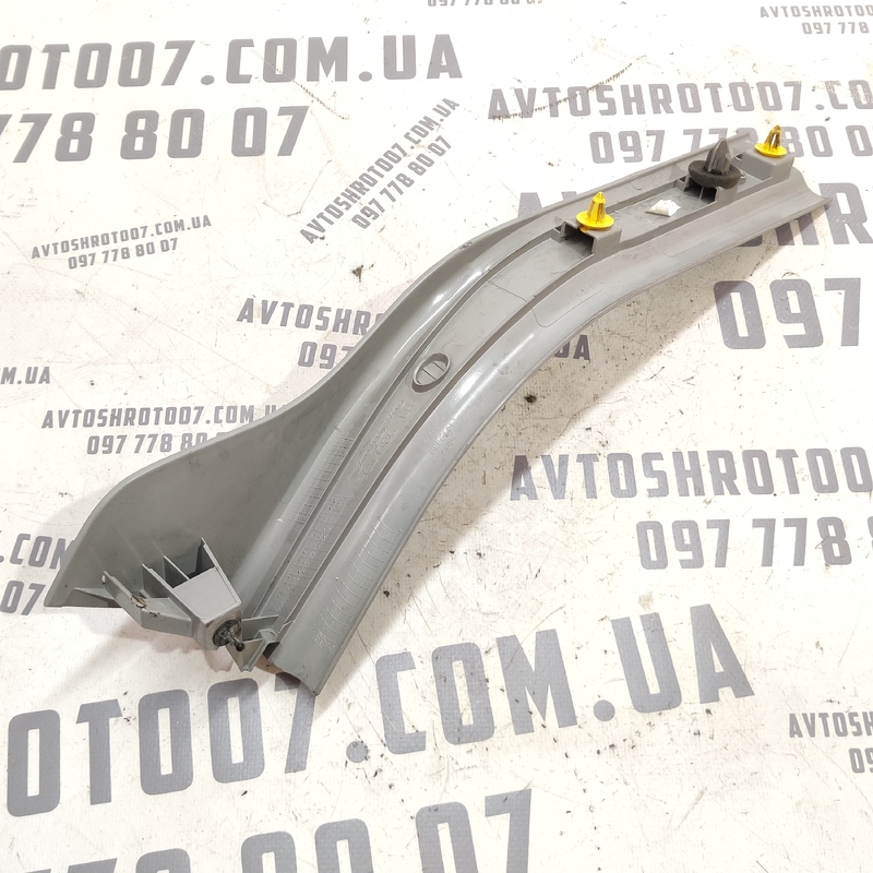 Накладка салону Volvo V50 04-12 2.0D задня ліва OEM 8641786