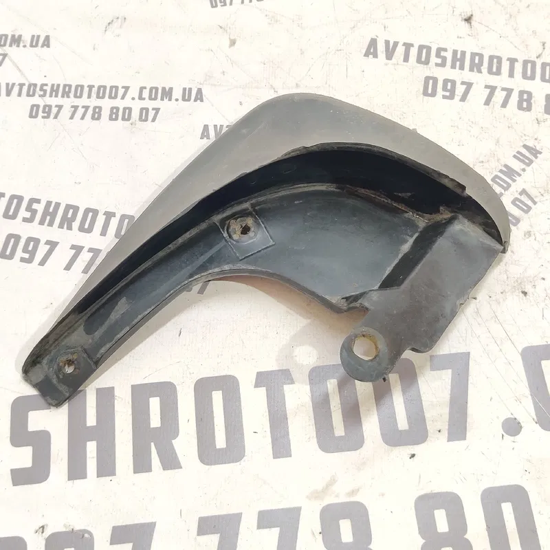 Бризговик Hyundai Elantra 3 (00-06) 1.6 Бензин задній правий