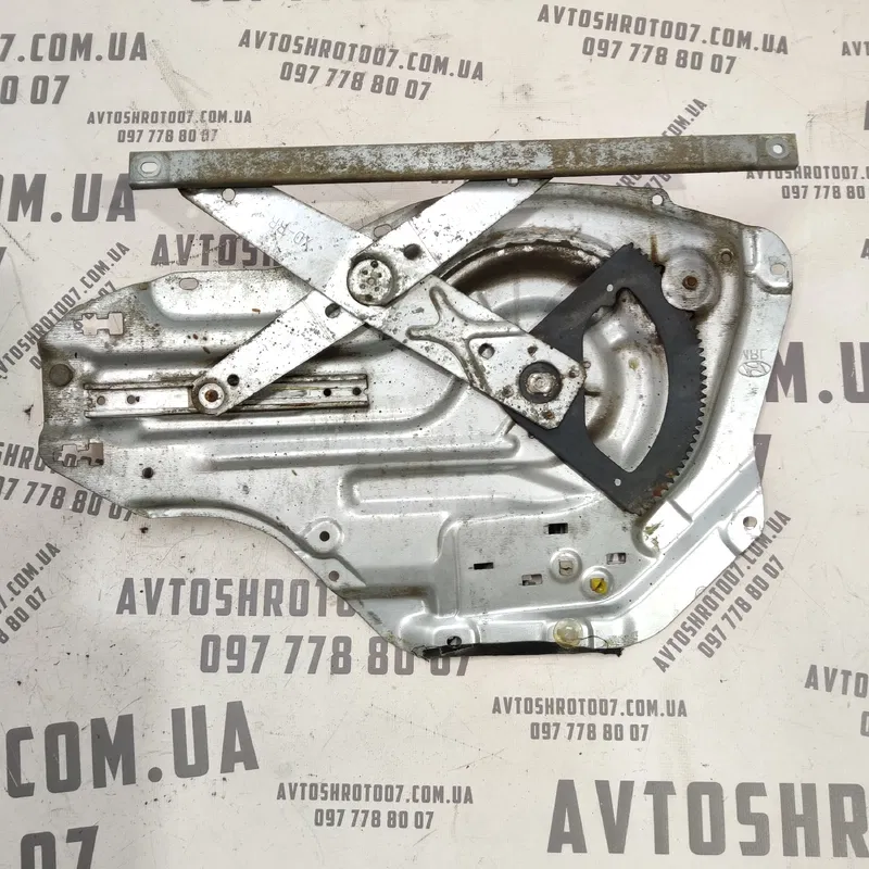 Склопідіймач Hyundai Elantra 3 00-06 зад лів OEM 834702d062