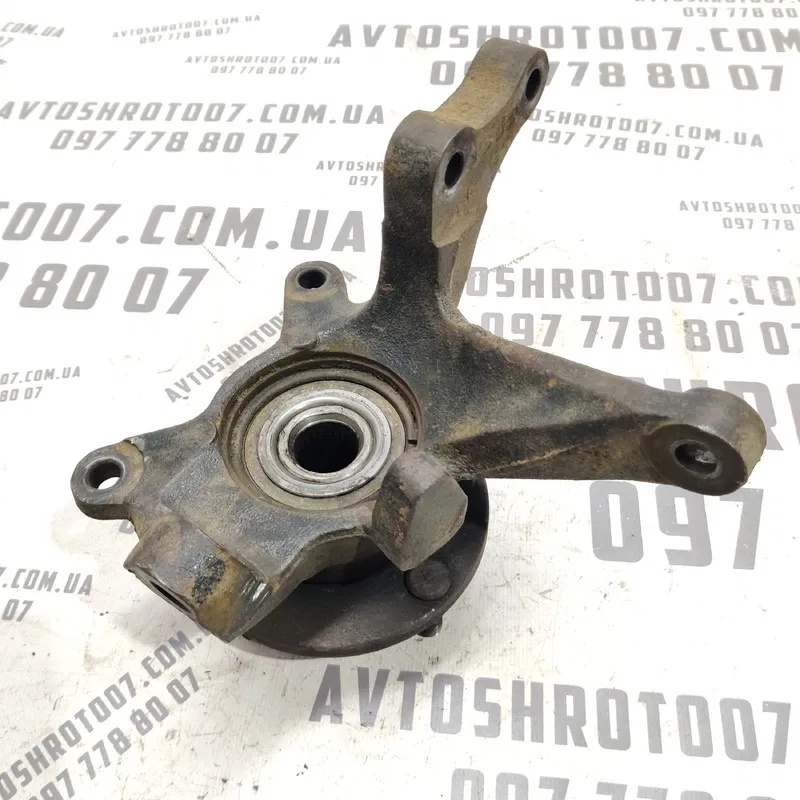 Кулак поворотний Hyundai Elantra 3 (00-06) 1.6 бензин права