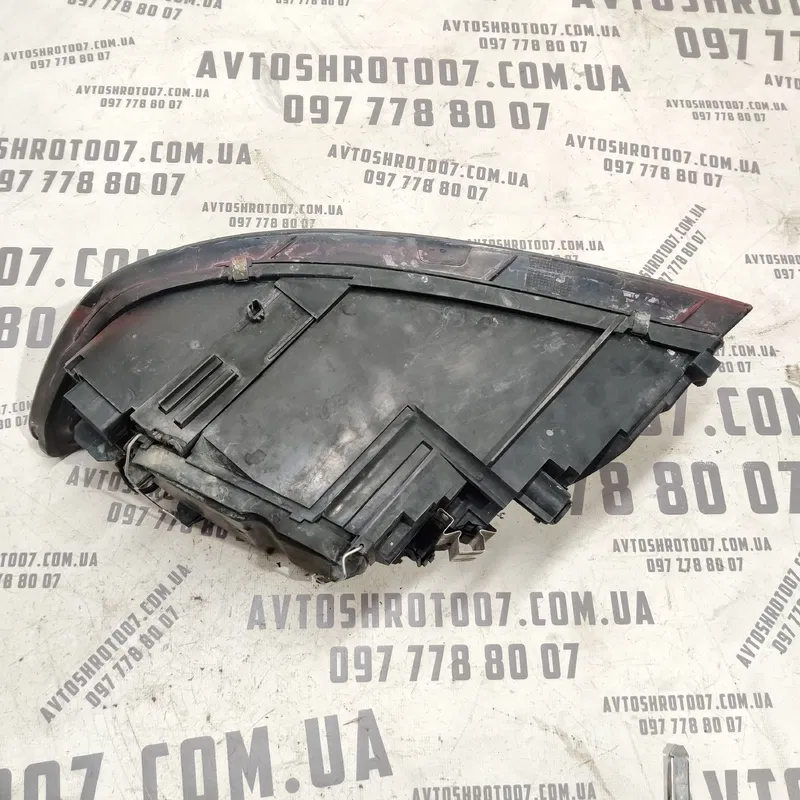 Фара Volvo V50 (04-12) 2.0D передня права OEM 30698886