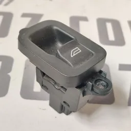 Кнопка склопідіймача Volvo V50 (04-12) 2.0D зад OEM 30658449