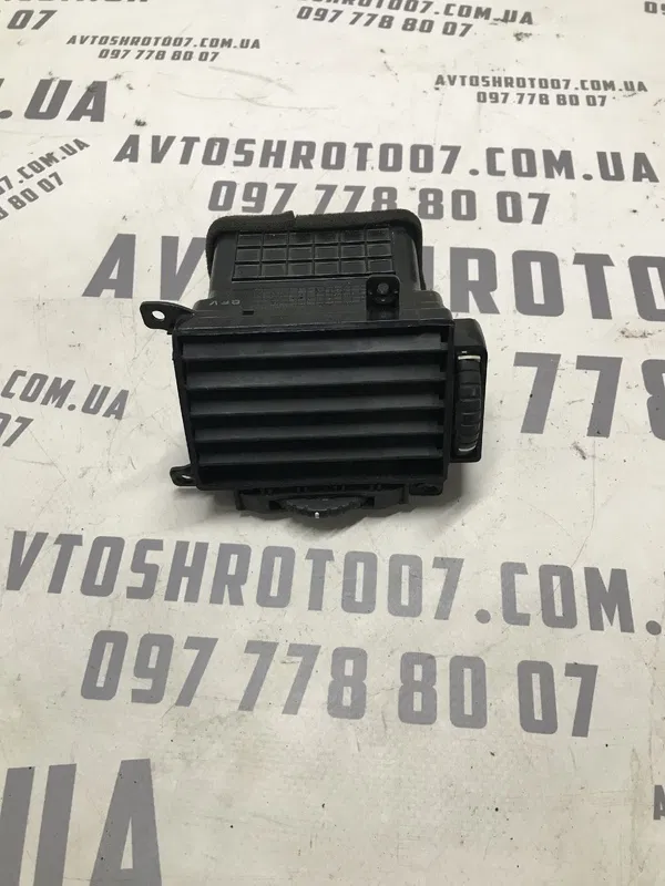 Дефлектор Kia Cerato 1 (04-09) 2.0 Бенз прав. OEM ld84890a