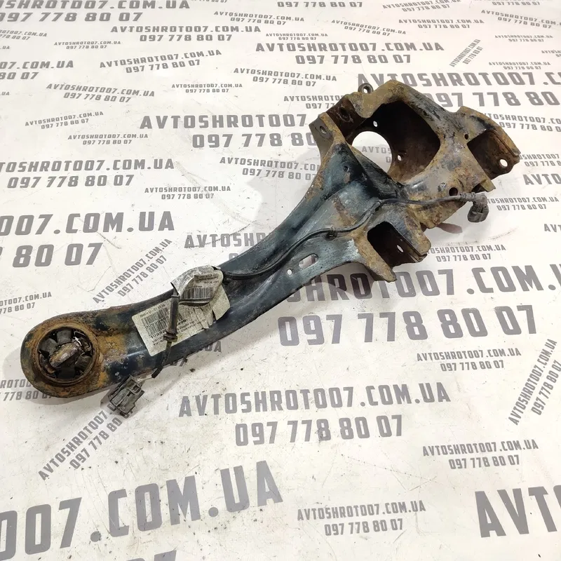 Цапфа Volvo V50 (04-12) 2.0 Diesel задня права