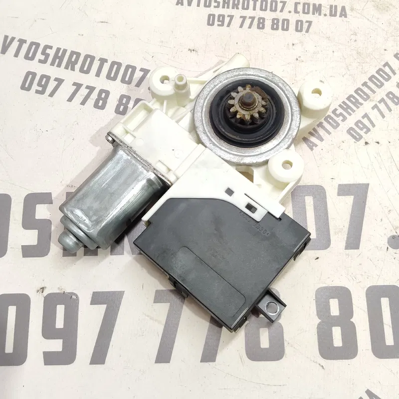 Мотор склопідіймача Volvo V50 04-12 2.0D Зад Пр OEM 30724757