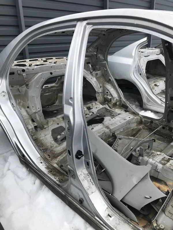 Стійка центральна Kia Cerato 1 (04-09) 2.0 Бензин права