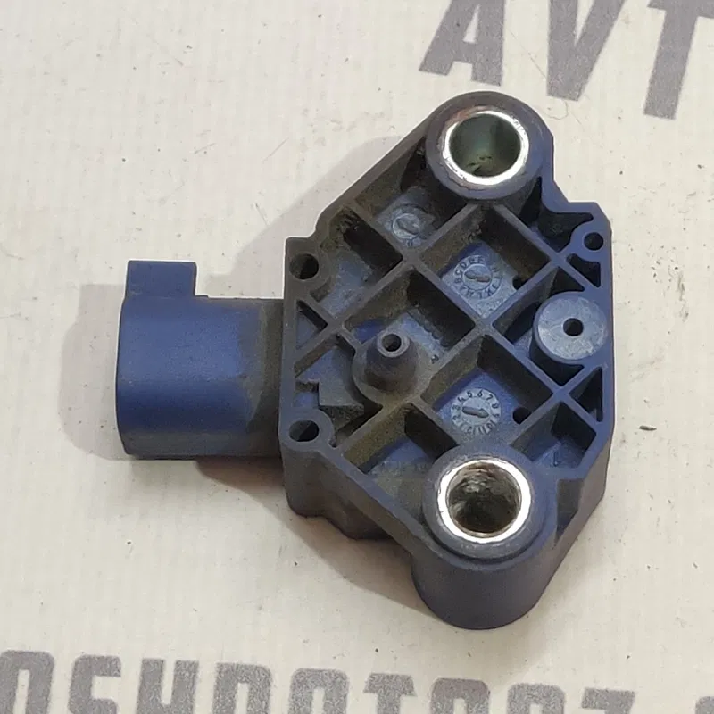 Датчик удару Volvo V50 (04-12) 2.0D пер.прав. OEM 30737140