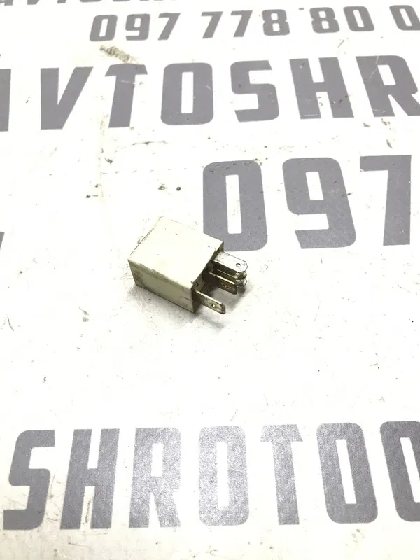 Реле Kia Cerato 1 (04-09) 2.0 Бензин OEM 9522529050