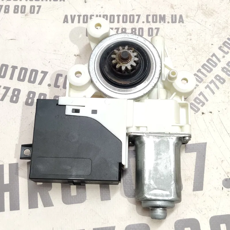 Мотор склопідіймача Volvo V50 04-12 2.0D задня ліва 30724755