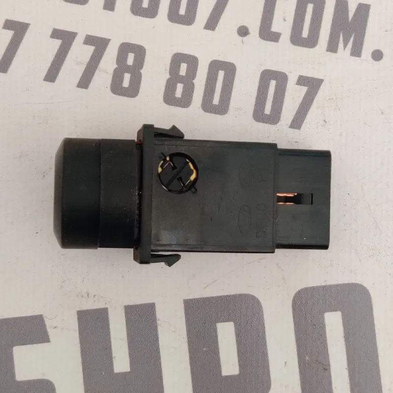 Кнопка аварійки Kia Sorento (02-09) 2.5 CRDi OEM 937303e000