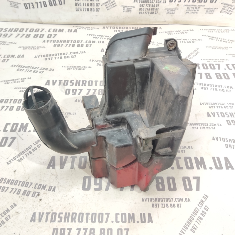 Корпус фільтра Volvo V50 (04-12) 2.0D лівий OEM 3m5112a659