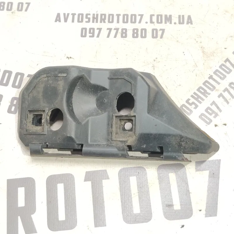 Кронштейн крила Volvo V50 (04-12) 2.0D лівий OEM 30655874