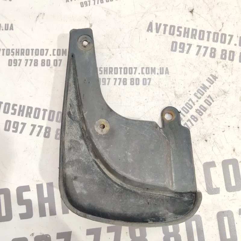 Бризговик Hyundai Elantra 3 (00-06) 1.6 Бензин задній правий