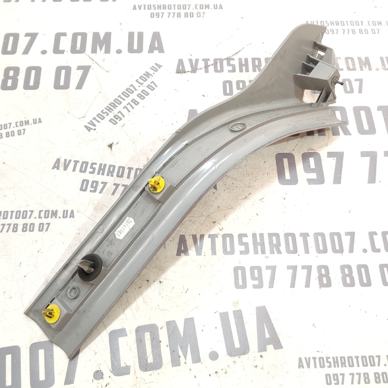 Накладка салону Volvo V50 04-12 2.0D задня права OEM 8641787