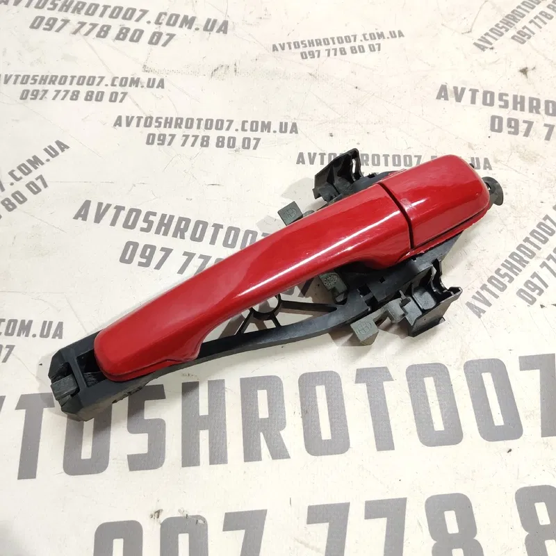Ручка зовн. Volvo V50 (04-12) 2.0D задня права OEM 30663866