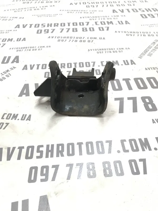 Кронштейн подушки двигуна Kia Cerato 1 03-09 2.0 нижня перед