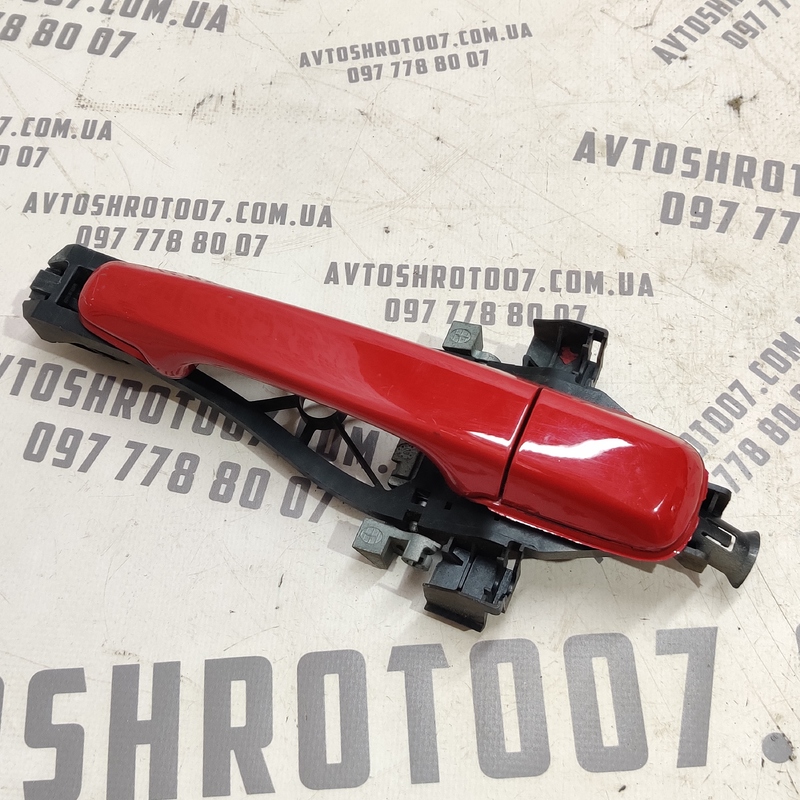 Ручка зовнішня Volvo V50 (04-12) 2.0D прд. пр. OEM 30663866