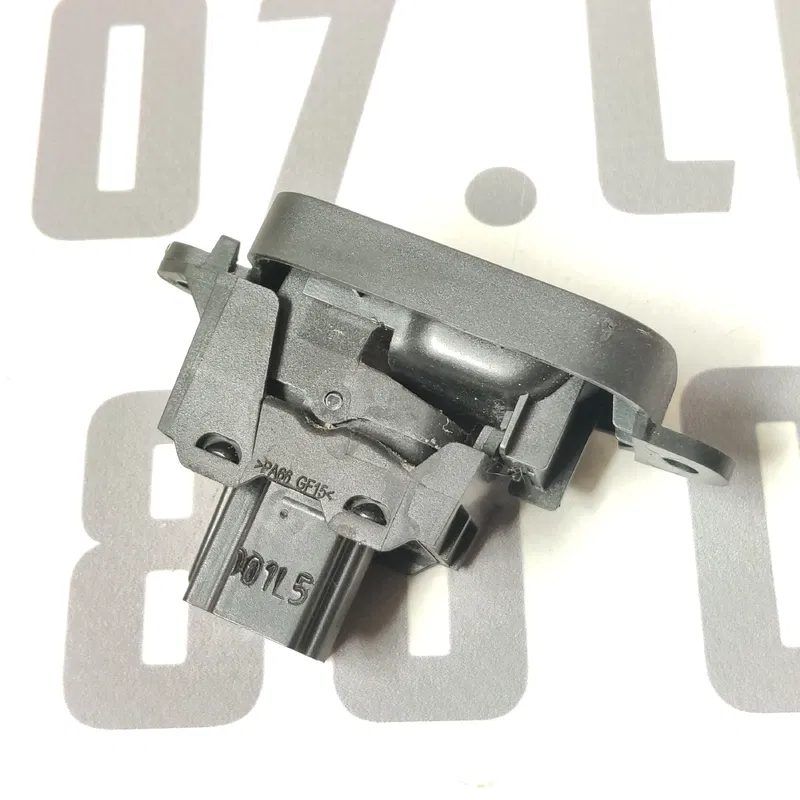 Кнопка склопідіймача Volvo V50 (04-12) 2.0D зад OEM 30658449