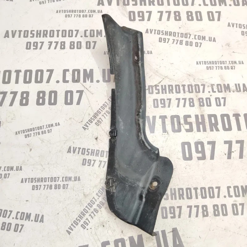 Накладка Hyundai Elantra 3 00-06 1.6 Пр.Нж.Зд OEM 368222d500