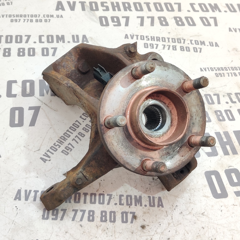 Цапфа Volvo V50 (04-12) 2.0D передня права OEM 3m513k170