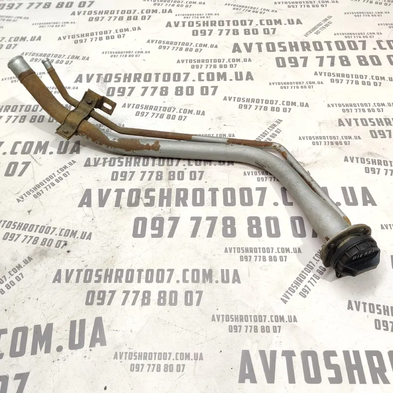 Горловина паливного бака Kia Sorento 1 02-09 2.5 CRDi права