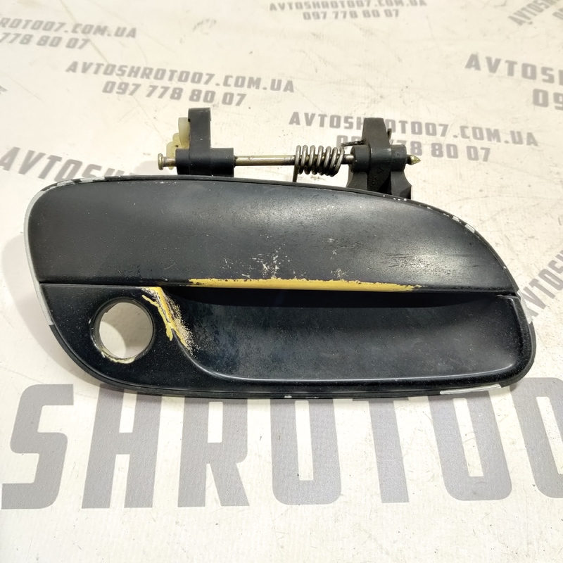 Ручка передня права Hyundai Elantra 3 (00-06) 1.6 826602d010