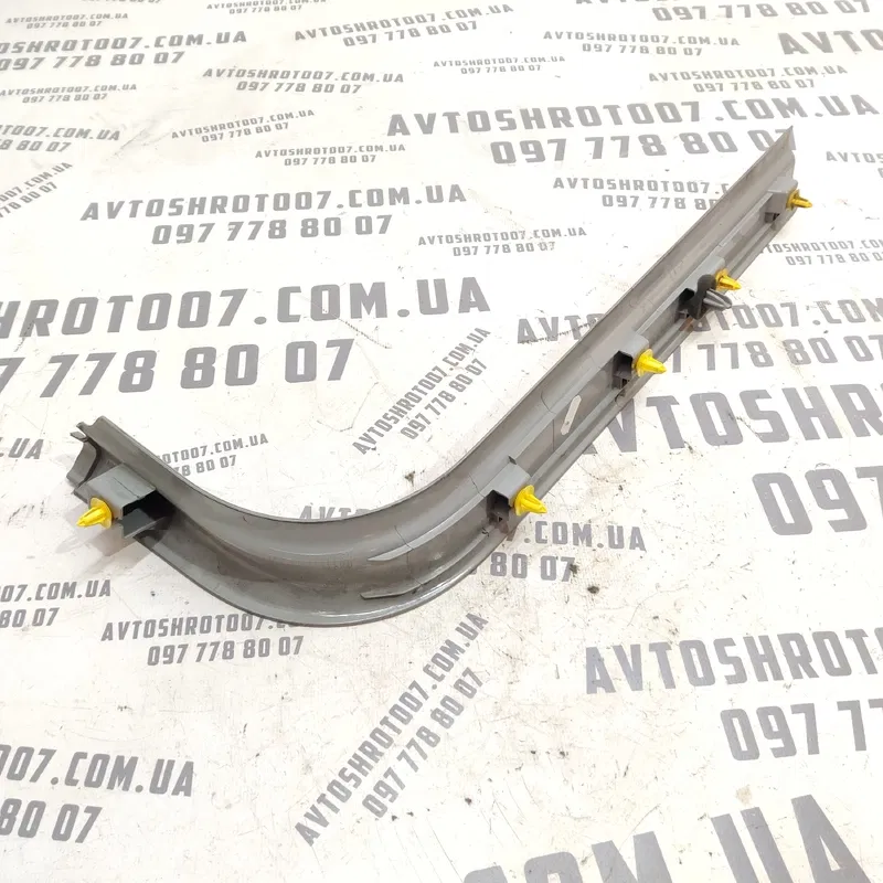 Накладка салону Volvo V50 (04-12) 2.0D ліва OEM 8641784