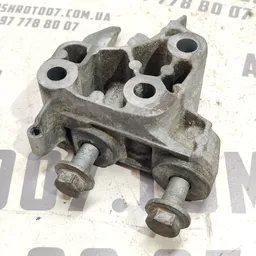 Кронштейн двигуна Volvo V50 04-12 2.0D пр. OEM 6m516030ba