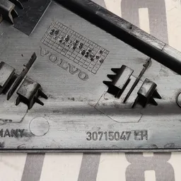 Накладка салону Volvo V50 04-12 2.0D задня ліва OEM 30715047 фото 3