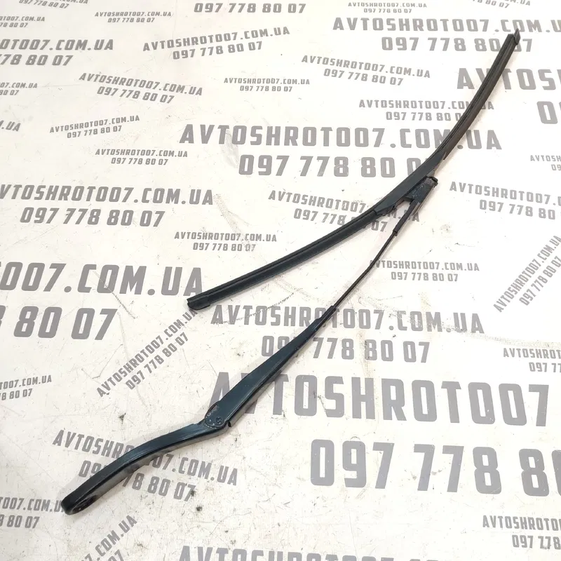 Двірник Volvo V50 (04-12) 2.0D передній лівий OEM 30699997