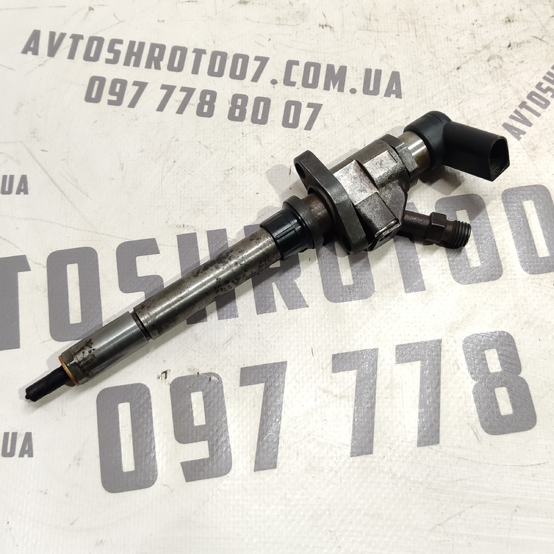 Паливна форсунка Volvo V50 (04-12) 2.0 Дизель OEM 9657144580