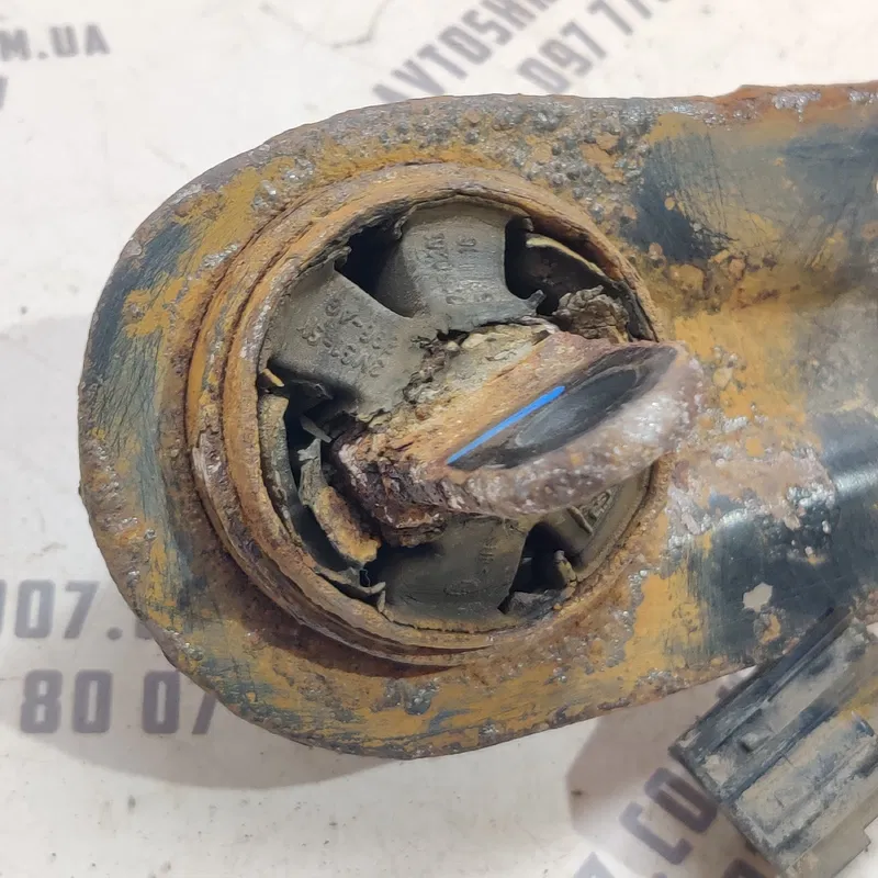 Цапфа Volvo V50 (04-12) 2.0 Diesel задня права