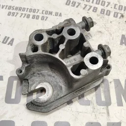 Кронштейн двигуна Volvo V50 04-12 2.0D пр. OEM 6m516030ba фото 2