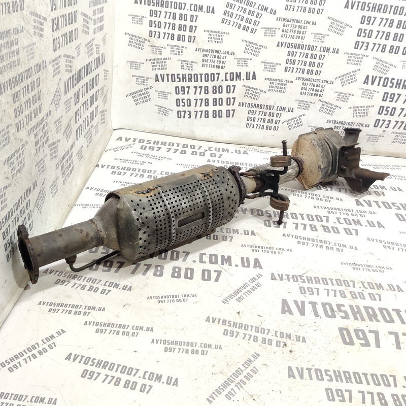 Глушник Volvo V50 (04-12) 2.0 D4204T Дизель передній нижній