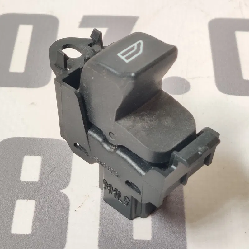 Кнопка склопідіймача Volvo V50 (04-12) 2.0 диз. задня права
