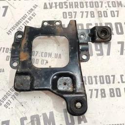 Кріплення АКБ Volvo V50 (04-12) 2.0D ліве OEM 3m51r6k03aaf