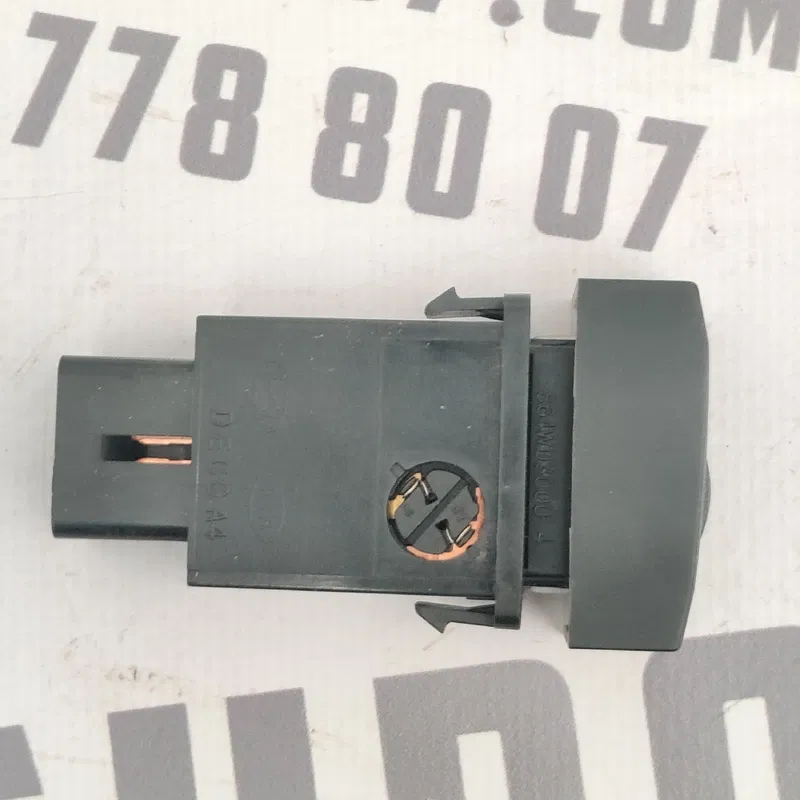 Кнопка обігріву Kia Sorento 1 02-09 2.5 CRDi OEM 937103e000