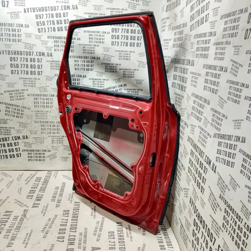 Двері Volvo V50 (04-12) 2.0 Diesel задні ліві OEM 31335469