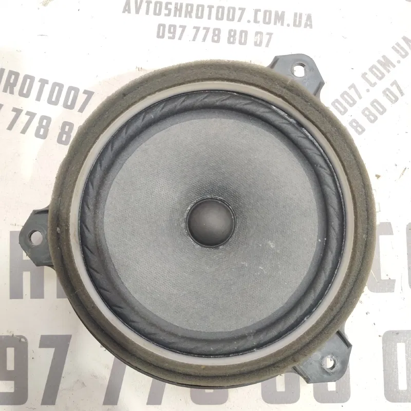 Динаміки Toyota Auris 06-12 1.6 Бенз передні OEM 861600d180