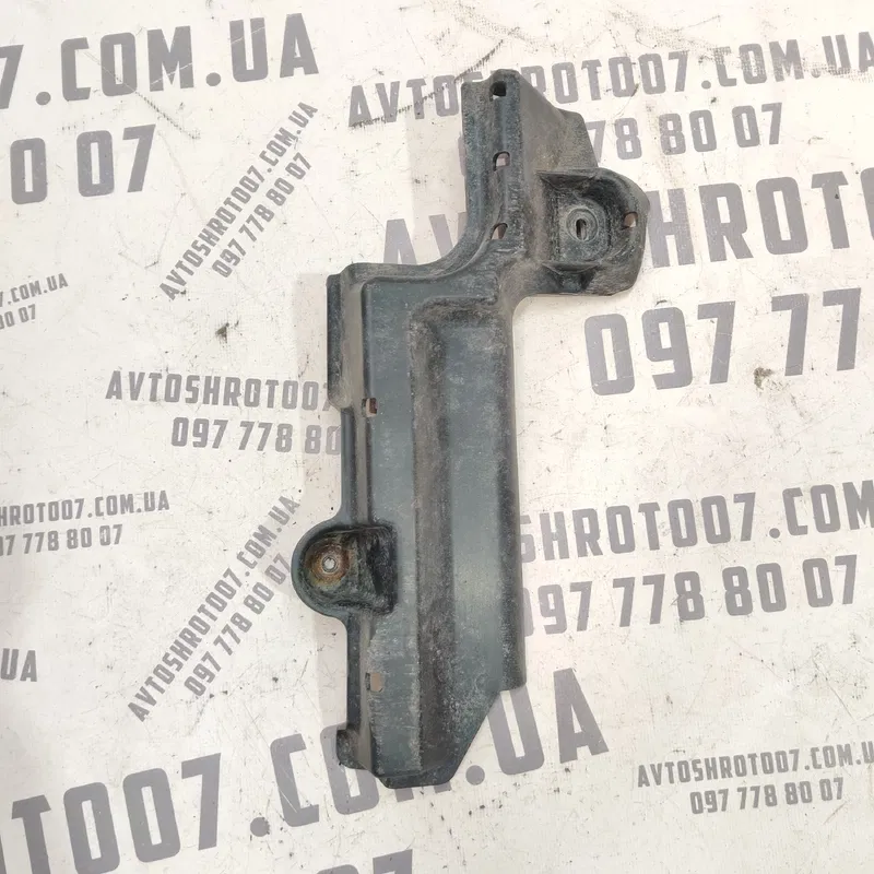 Накладка Toyota Auris (06-12) 1.6 Benzin задня права нижня