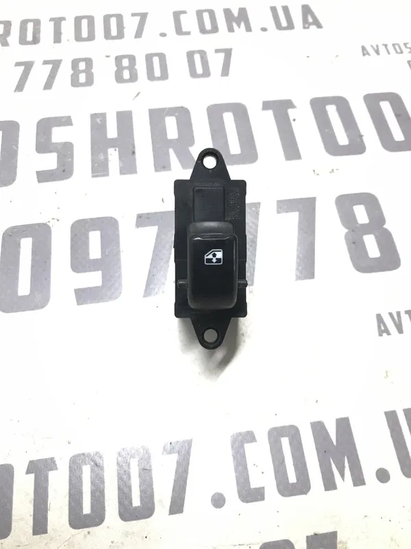 Кнопка склопідіймача Chevrolet Tacuma (00-11) 2.0 Бензин