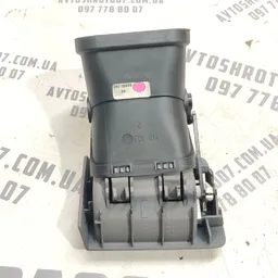 Дефлектор обдуву Volvo V50 (04-12) 2.0D Правий OEM 30715099 фото 3