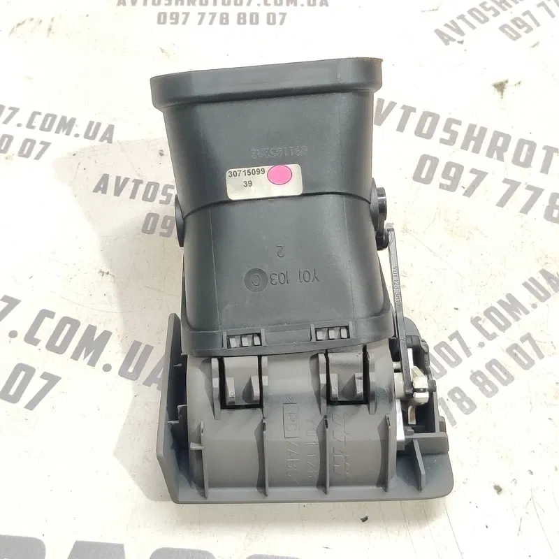 Дефлектор обдуву Volvo V50 (04-12) 2.0D Правий OEM 30715099