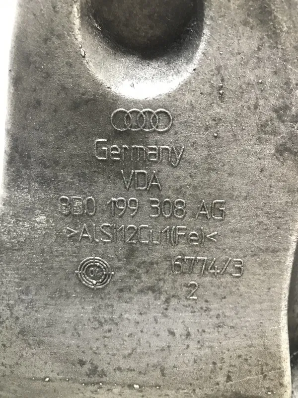 Кронштейн двигуна VW Passat B5+ 00-05 1.9 Diesel 8D0199308AG