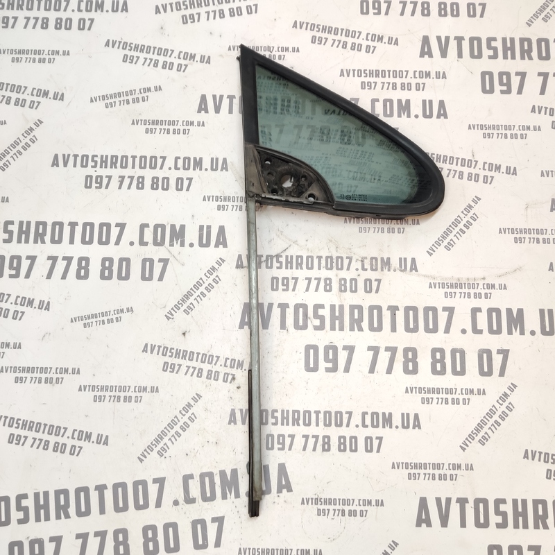 Скло дверей Peugeot 307 (01-08) 1.4 Бензин переднє праве