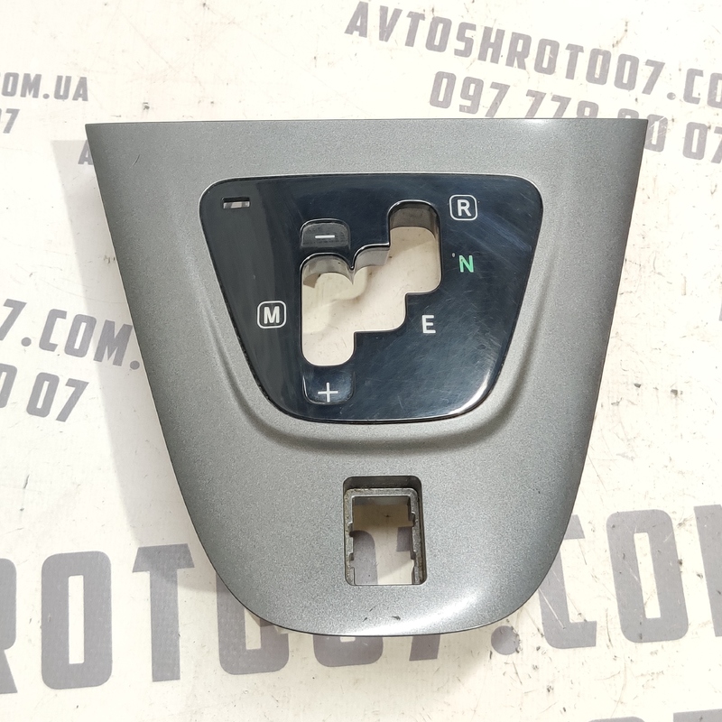 Накладка салону Toyota Auris (06-12) 1.6 1ZRFE Бензин